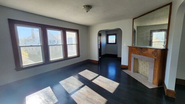 Photo - 10401 Homeworth Ave Unit Up