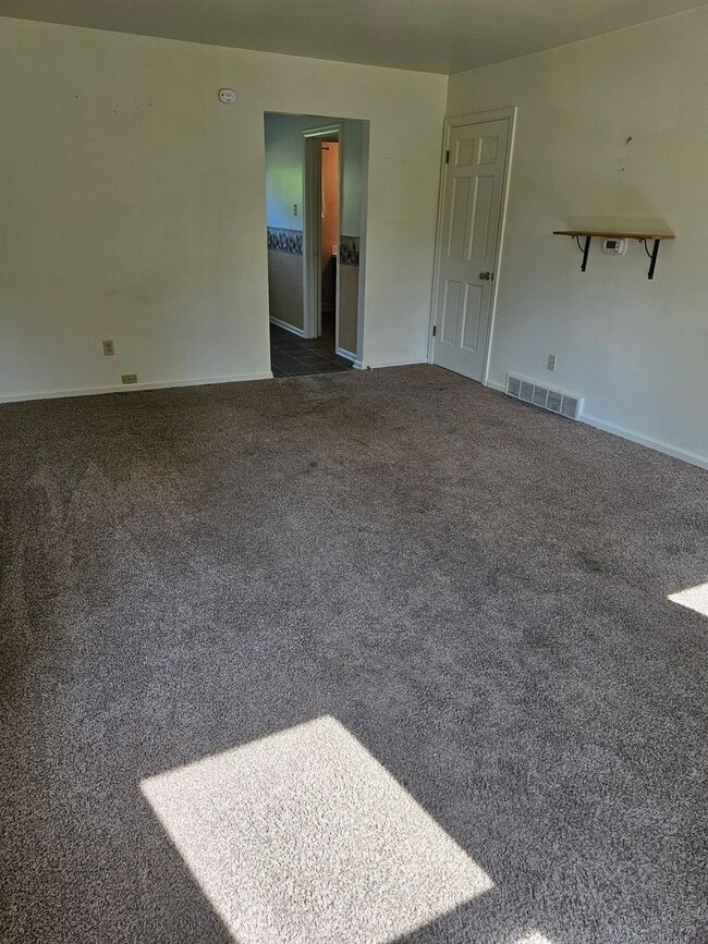 Photo - Two Bedroom Duplex Near BG High School