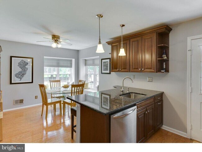 Photo - 45 Tynemouth Ct