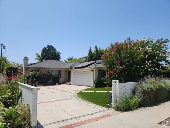 Building Photo - 3bed/2bath 2,033sqft+GARAGE, SOLAR PANELS ... Rental