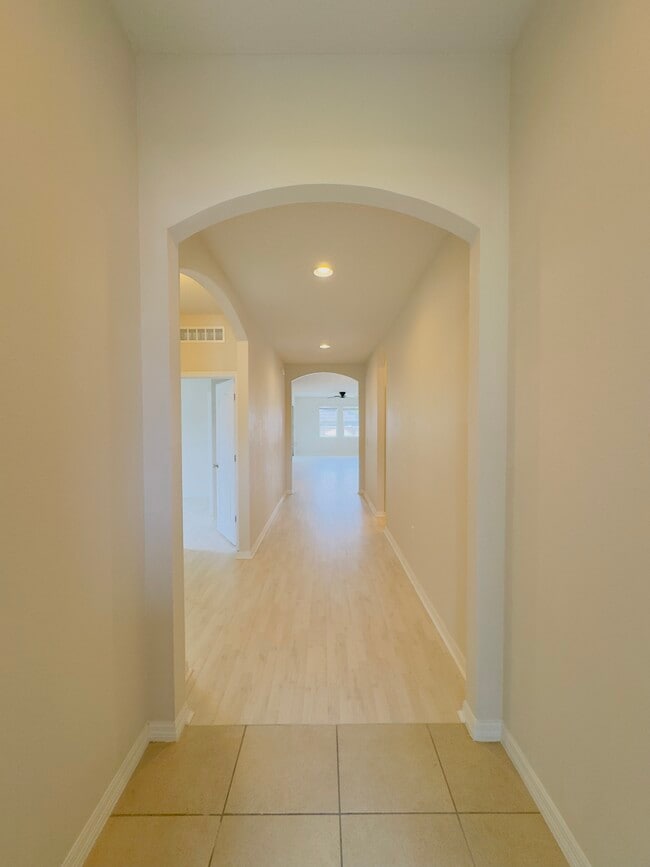 976 Glazebrook Loop