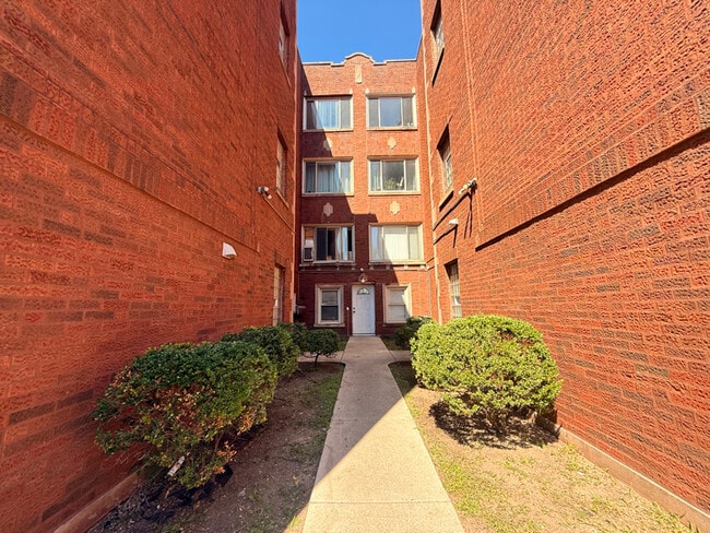 Photo - 1610 E 82nd St Unidad 2N