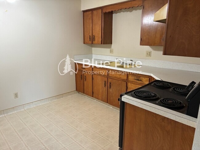 1680 Calkins Ave Unit 3