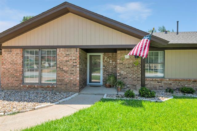 Photo - 2127 Tanglewood Dr