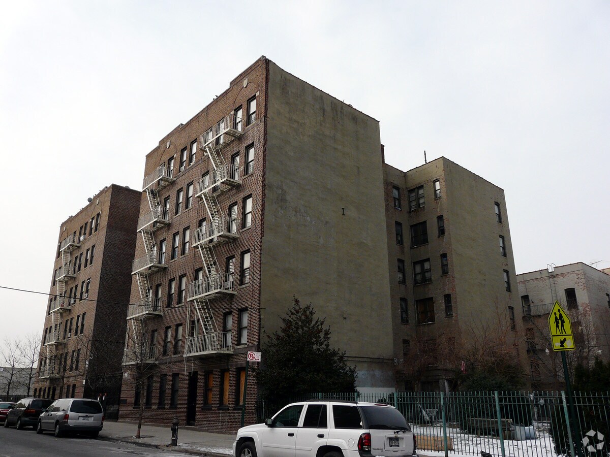 Photo - 1553-1555 Bryant Ave