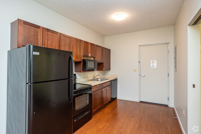 Studio - 594SF - Kitchen - 35 East Apartments