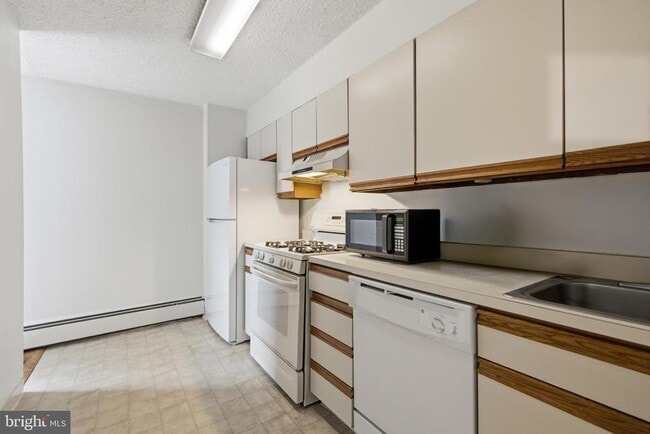 Photo - 1030 E Lancaster Ave Unit 1001