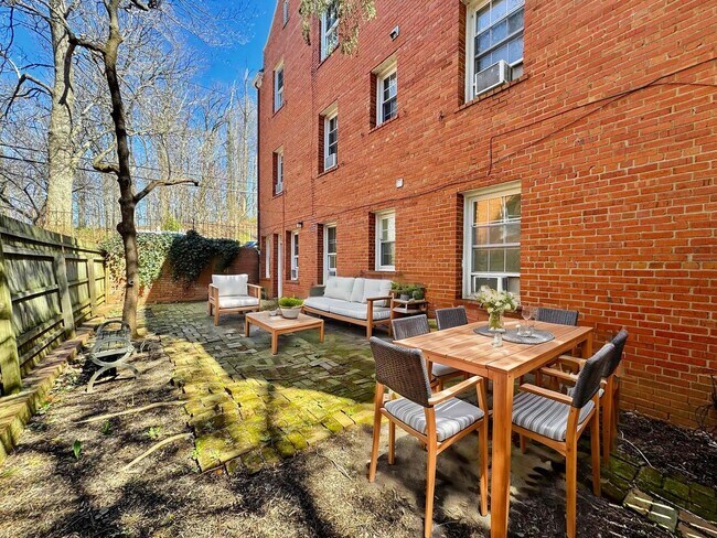 Photo - 4024 Calvert St NW Unidad 2