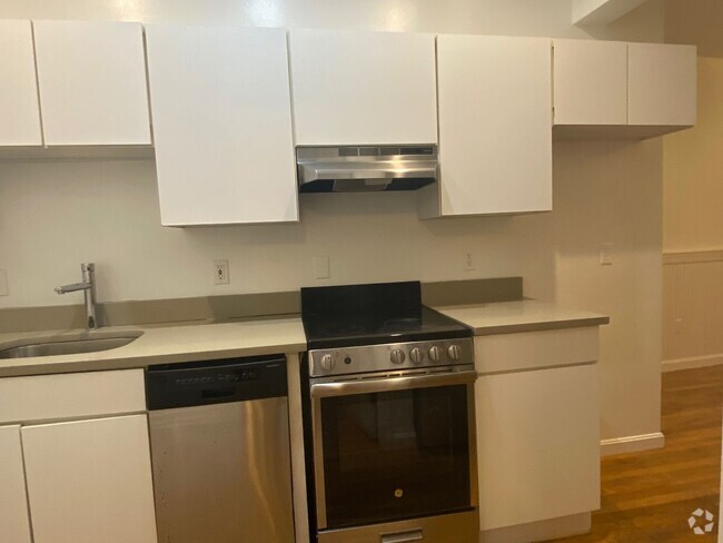 Building Photo - Large updated, sunny 3 bed in the heart of... Rental