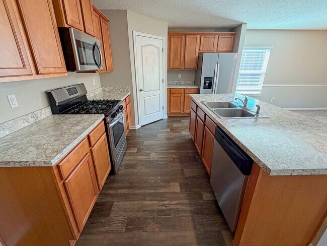 Photo - Beautiful 4 Bedroom, 2 Bathroom Home Situated on Grande Reserve Golf Course