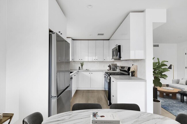 5606 Lexington Ave