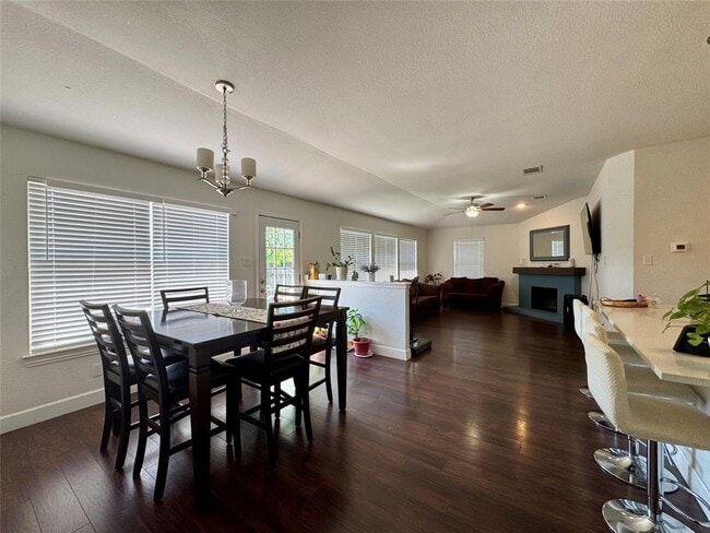 Photo - 1208 Leah Ln