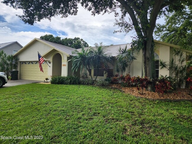 Photo - 890 Spirea Dr