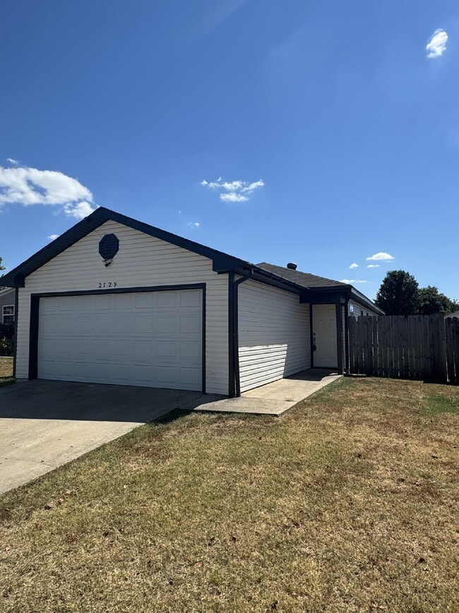Building Photo - 2729 Lenox Ct