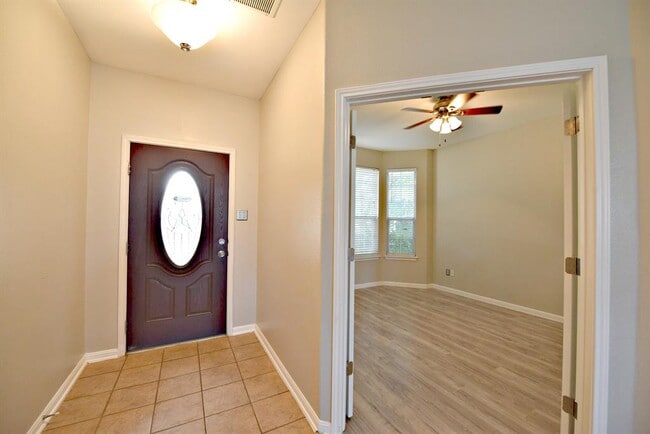 Photo - 2806 Stirrup Cove