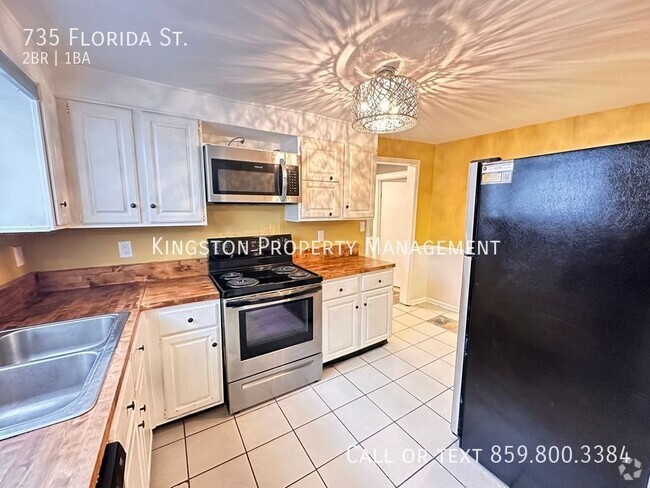 Building Photo - Beautifully Remodeled 2 Bedroom COMING SOON! Rental