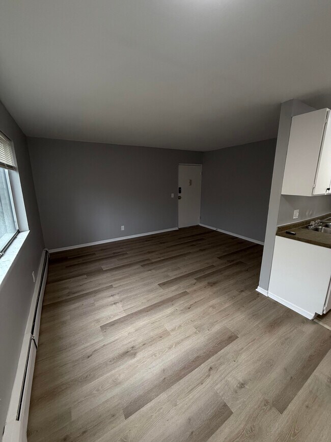 Photo - Lincoln Woods Flats