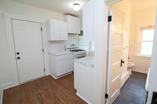 Photo - 867 Central Ave W Unidad 2