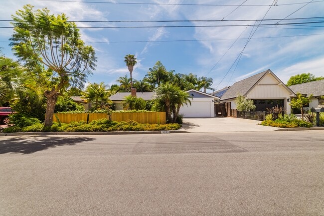 Building Photo - 3953 James Dr