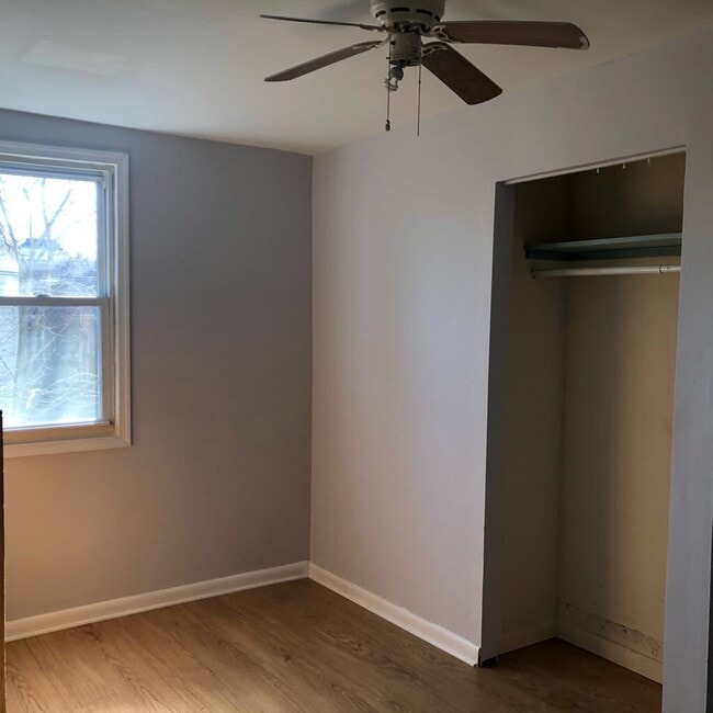 Middle bedroom - 5218 Pentridge St