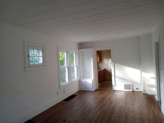 Photo - 2050 Berdan Ave