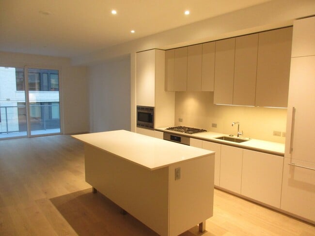 Photo - Vista Condominiums - 1 bedroom/1 bath Pearl District condo w/parking/storage/amenities/most utili... Unit VIS312