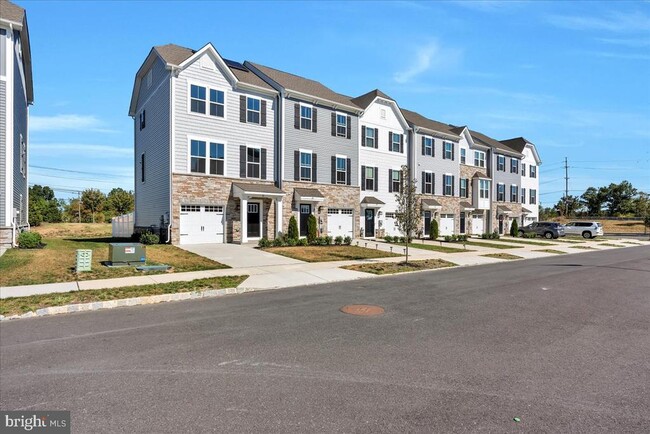 Photo - 86 Hamilton Ct Townhome