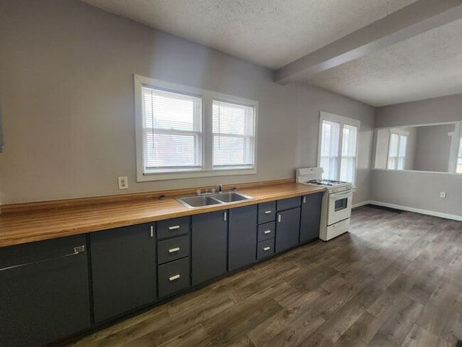 Photo - Charming 3-bedroom, 1-bath home with a bright living space, spacious bedrooms, and an easy-to-mai...