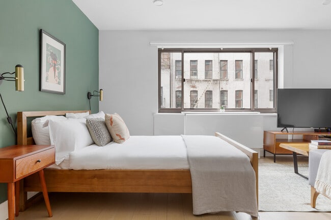 Building Photo - 311 W 50th St Rental
