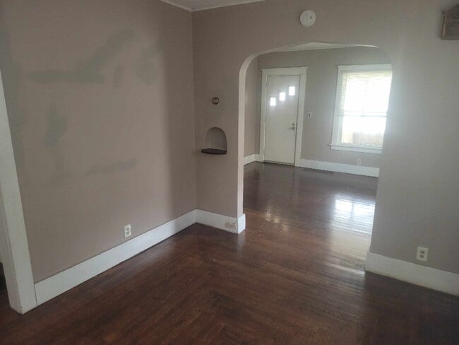 Photo - 127 E Kingman Ave
