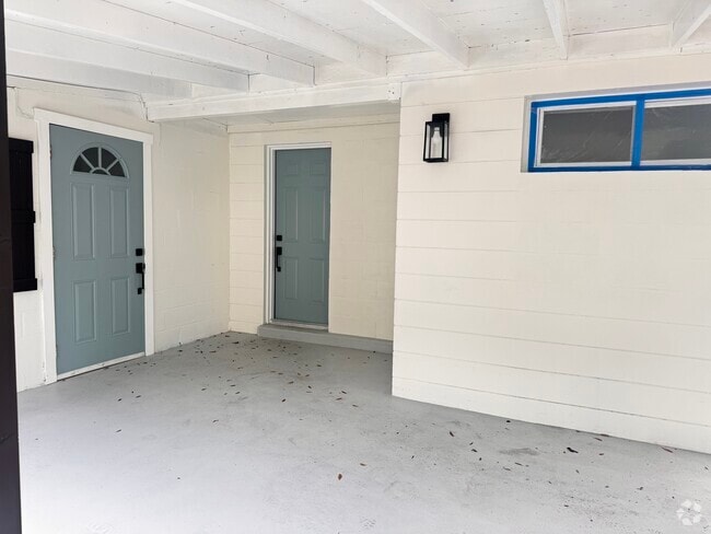Building Photo - 3205 E Shadowlawn Ave Rental