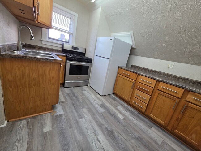 2109 Washington Ave Unit 3 - UPPER #3