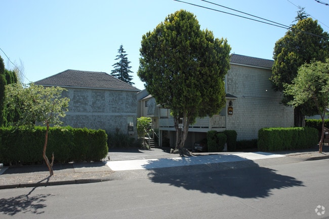 Building Photo - 426 NE 75th Ave
