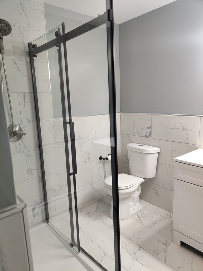 Modern shower - 186 Highland Ave Unit 1