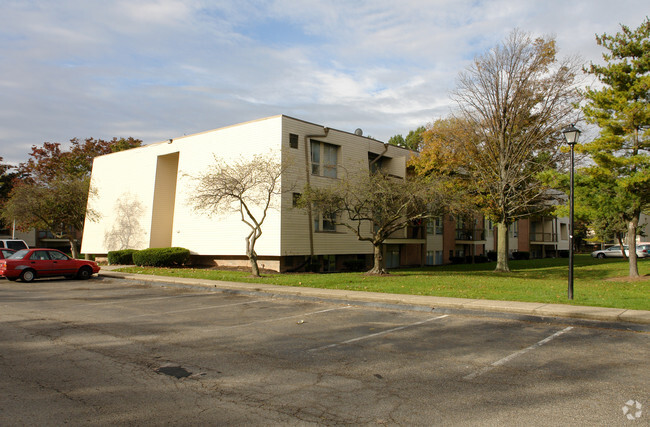 Building Photo - The Trails at Arbor Court Rental