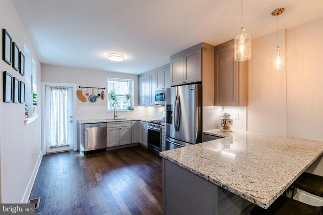 Photo - 4841 Larchwood Ave