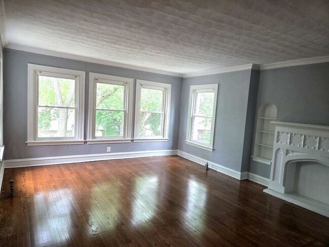 Photo - 8030 S Paxton Ave