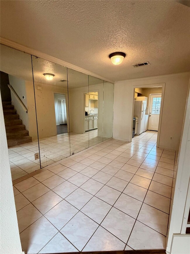 7700 Creekbend Dr