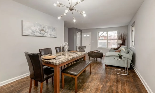 Photo - 726 Crittenden St NE