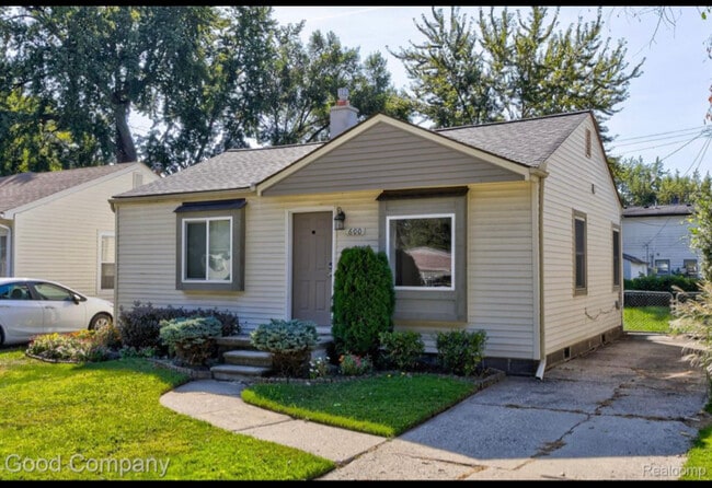 Building Photo - 600 Kalama Ave