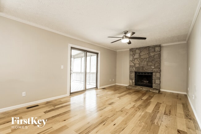 Photo - 833 Lindenhaven Rd