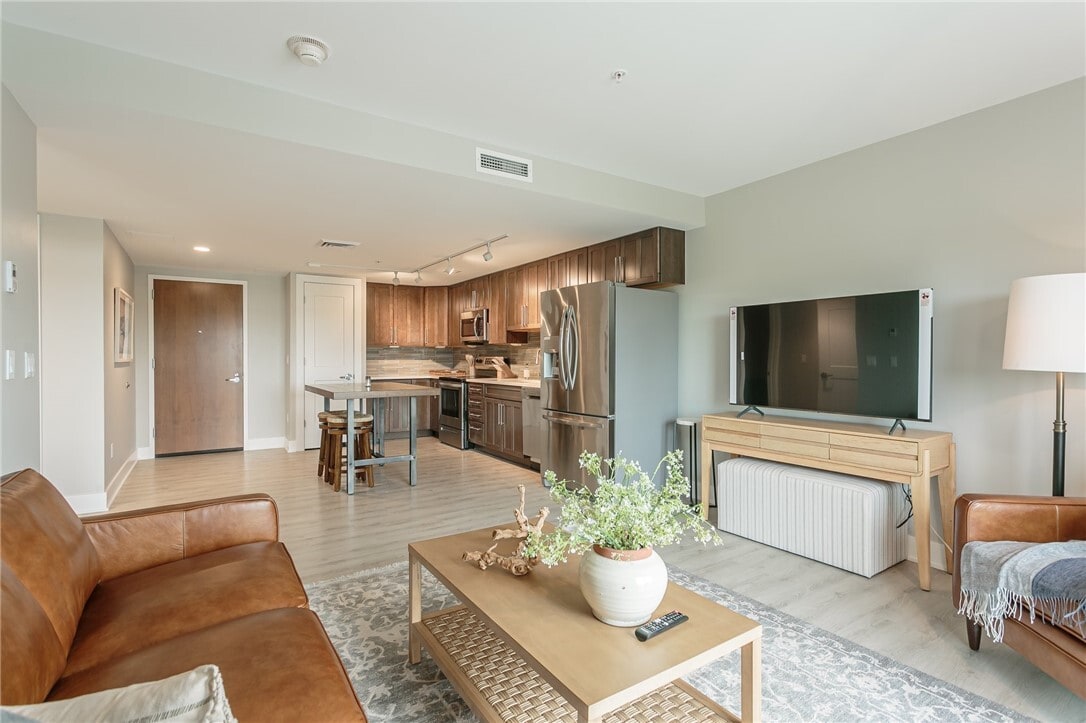 Photo - 205 Lakeshore Dr