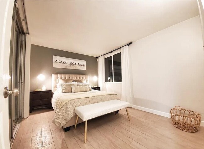 Building Photo - 465 S Los Robles Ave