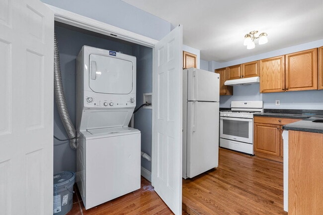 Photo - 537 E Girard Ave