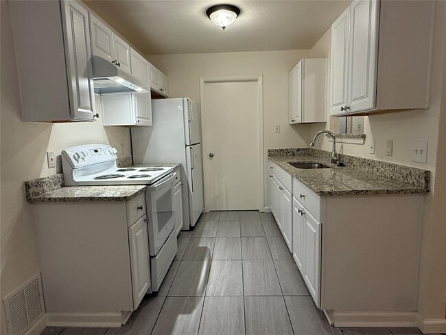 Building Photo - 314 Raintree Dr