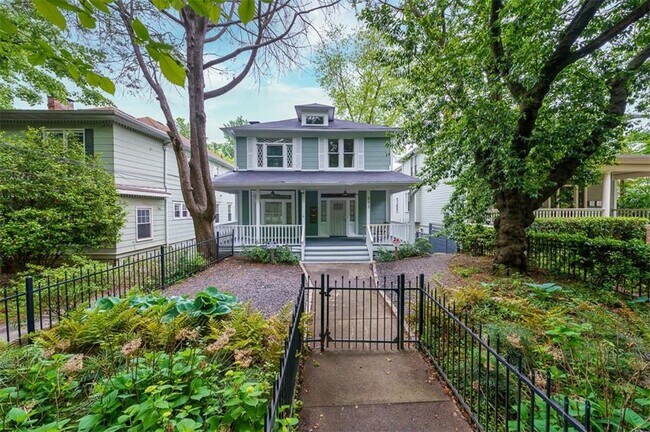 Photo - 693 Myrtle St NE