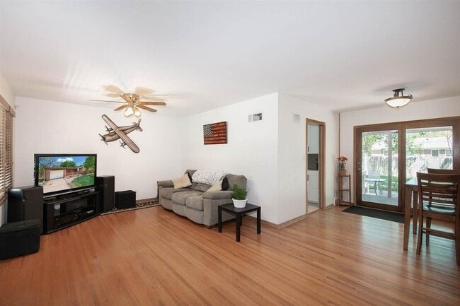 Photo - 368 N Hillcrest St