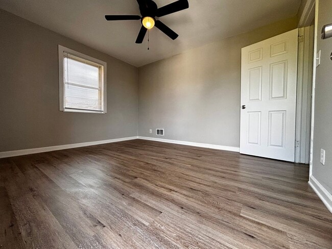 Building Photo - Newly Renovated 2 bedroom in Fairborn! Close to Wright Patt and I-675 Unit 231 - D