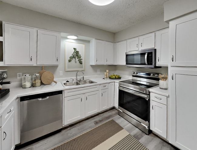 Photo - 3226 63rd St