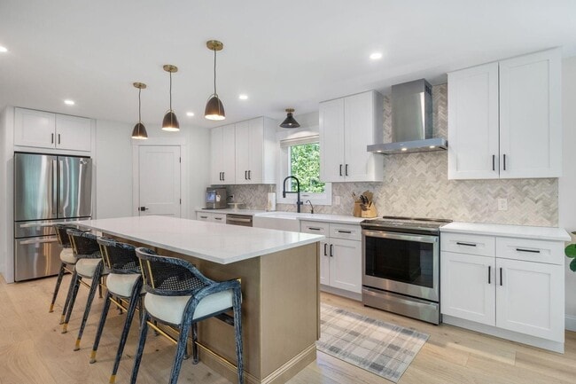 5 Taylor Ln